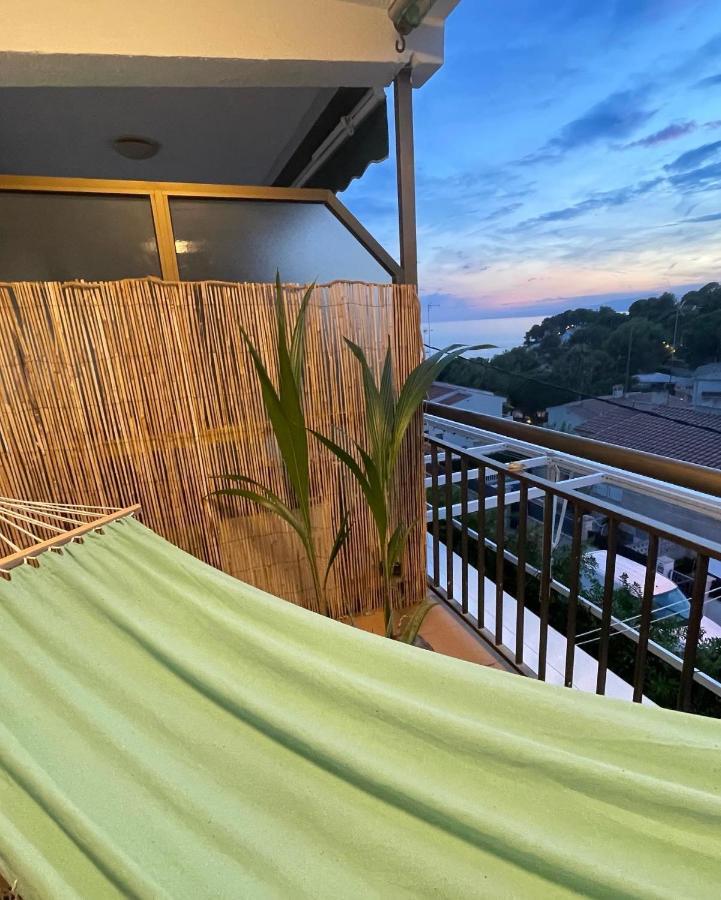 Beach Front Retro Hideaway In Salou Exterior foto