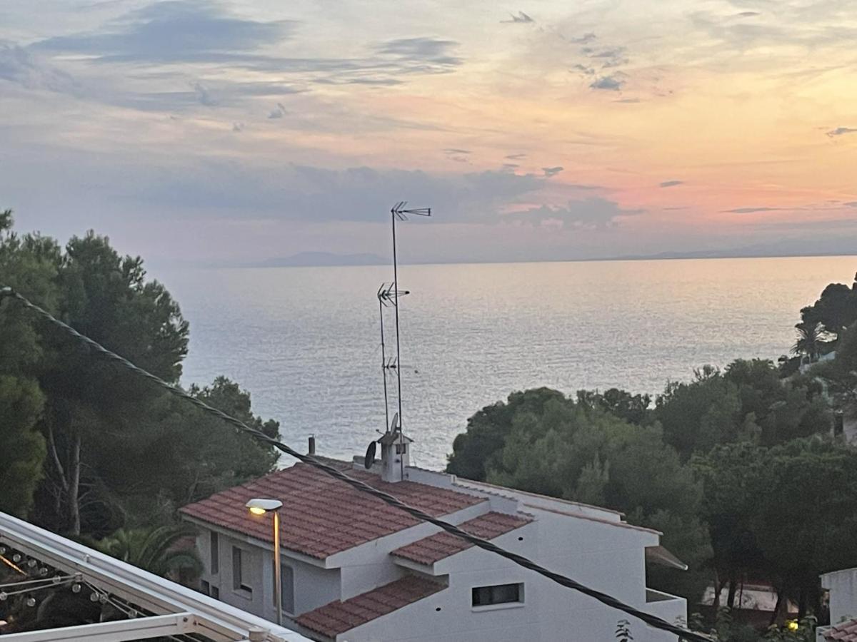 Beach Front Retro Hideaway In Salou Exterior foto